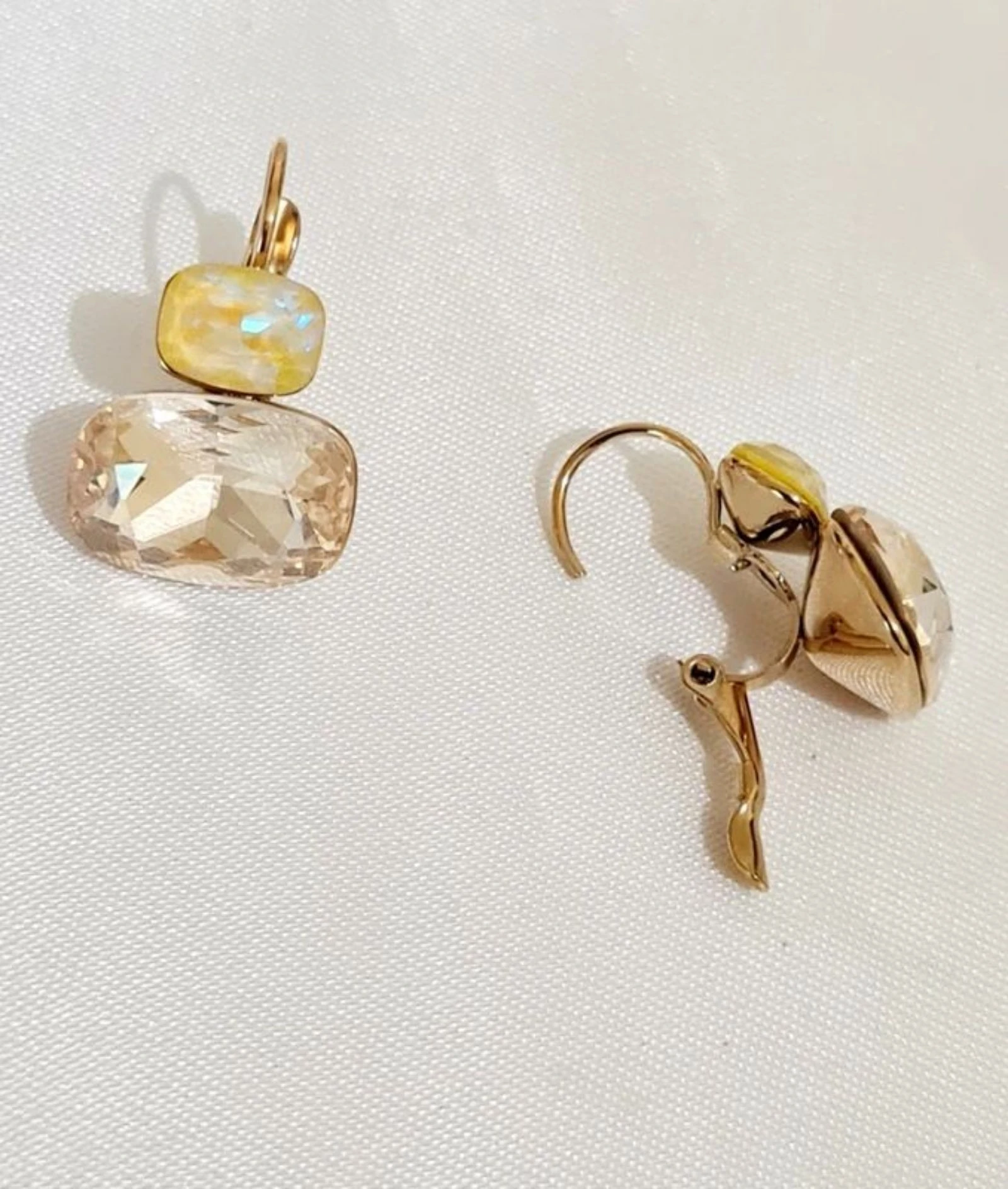 Pendientes dorados con cristales amarillos – photo 3